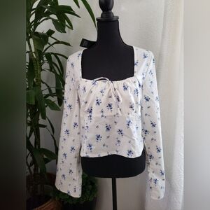 Wild Fable White and Blue Floral Top Size XL